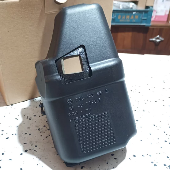 03C145851F 2010-2014 VW Golf Süperşarj Sol Kapağı