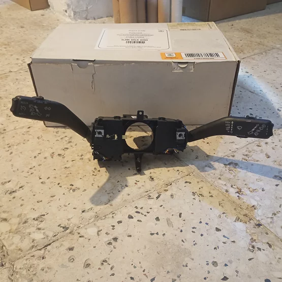 6RA953513C 9B9 13-24 Skoda Rapid Sinyal ve Silecek Kolu