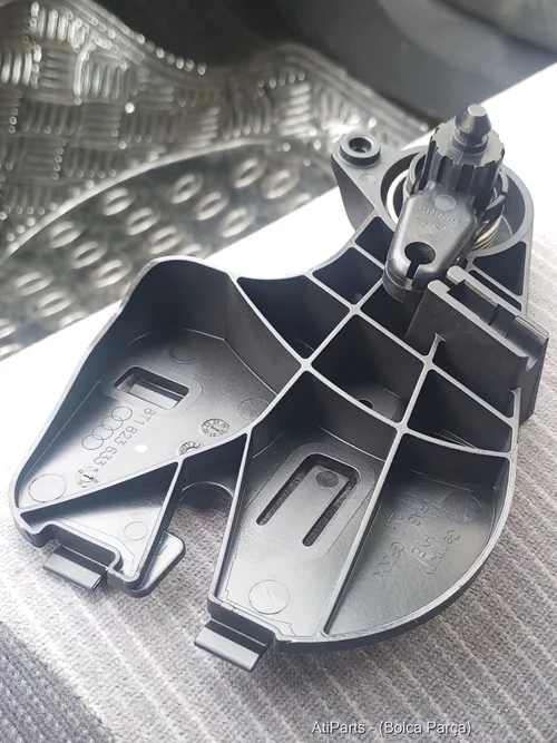 8T1823633B 2015-2018 Audi A6 Kaput Açma Kolu Braketi