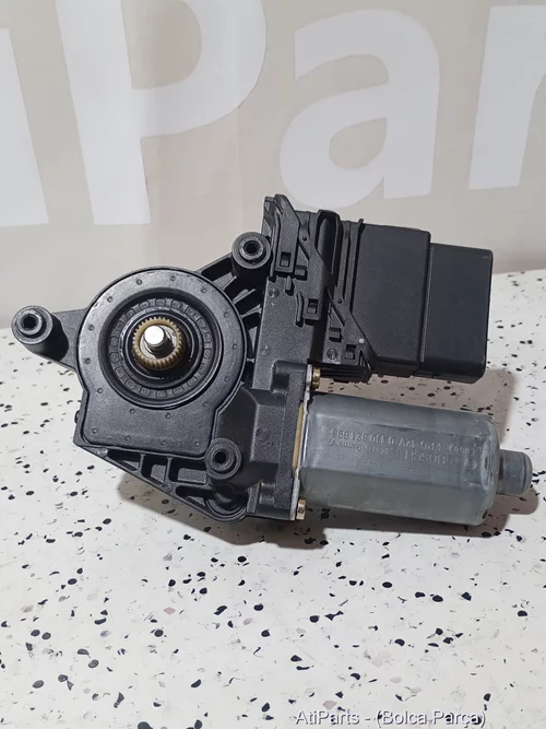 1C0959812 2001-2002 VW Passat B5.5 Sağ Arka Kapı Cam Moto