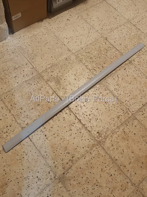 8H0853953 GRU 2003-2006 Audi A4 Cabrio Sol Ön Kapı Çıtası