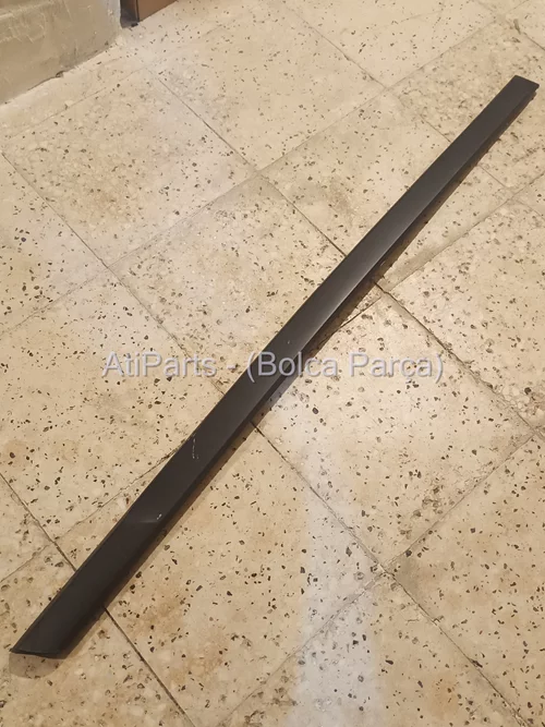 1K8854940 9B9 2009-2014 VW Scirocco Sağ Ön Kapı Çıtası