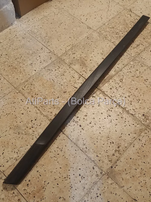 1K8854940 9B9 2009-2014 VW Scirocco Sağ Ön Kapı Çıtası