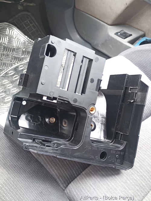 1K0907361B 2004-2007 Audi A3 Sigorta Kutusu Alt Ayağı