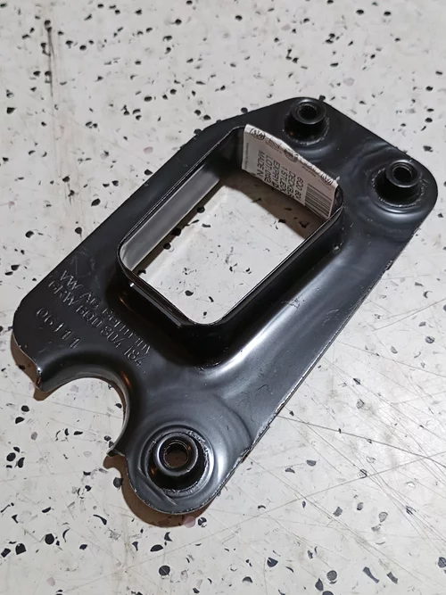 6Q0804184 2002-2005 VW Polo Sağ Ön Şasi Ucu