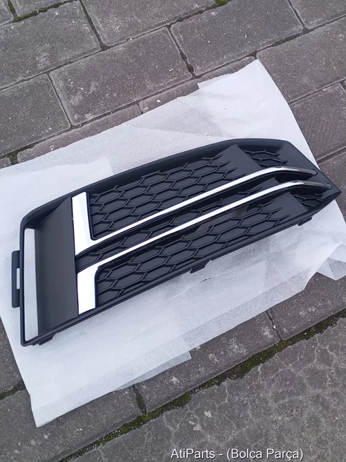 8W0807682F RU6 2015-2018 Audi A4 B9 Sağ Sis Farı Çerçeves