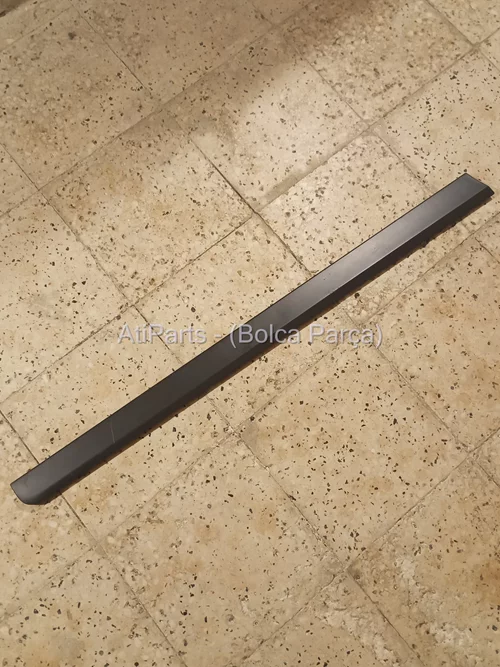 8E0853959E GRU 2005-2008 Audi A4 B7 Sol Ön Kapı Çıtası